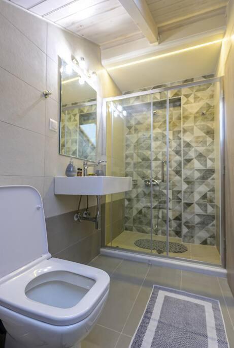 Contemporary Attic Apartment Preveza Exterior photo